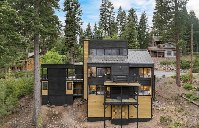 Lake View, Firepit, Game Room Remodeled Lake Tahoe Luxury Cabin by Avantstay - Foto 28