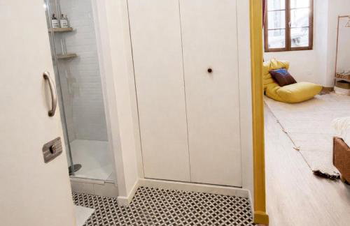 Studio rénové climatisé tout confort - Lit Queen size - emplacement idéal près des plages - Foto 10