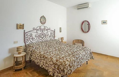 2 Bedroom Beautiful Apartment In Marina Di Campo - Photo 21