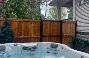 Historic Home with Outdoor Hot Tub Near Downtown in Public Transportation Hub - Photo 2