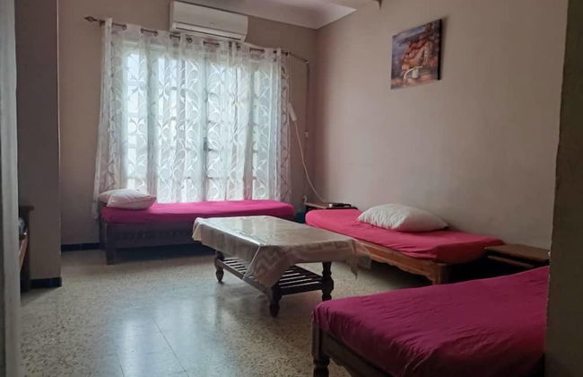 F2 bien équipé en centre-ville de Béjaïa - Photo 1