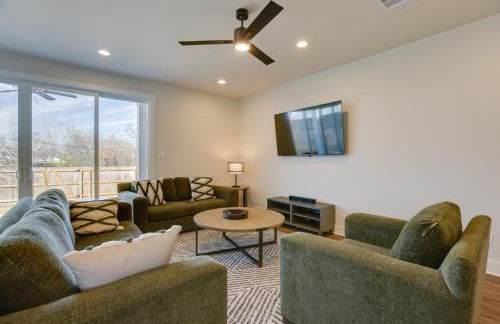 Walk to Restaurants Modern Escape Near Kyle Field - Photo 1