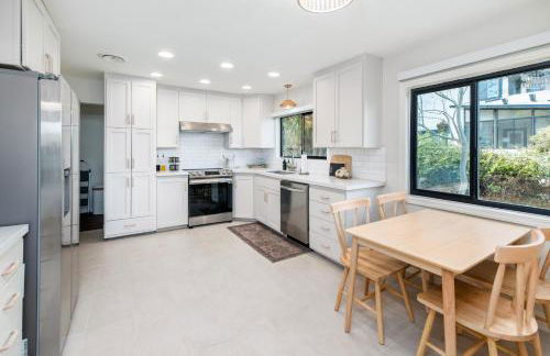 5BR Oasis with Pool, Arcade, Sauna - Photo 77