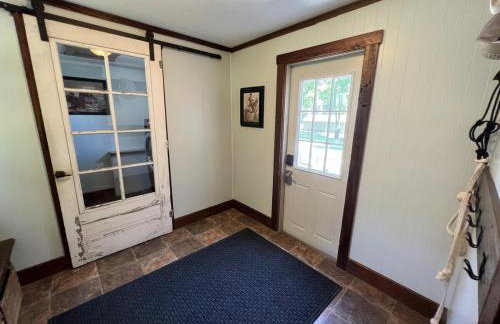 Home 7 beds, 2 baths Farmstay at Pygmy Goat Farm Byron Center Michigan - Foto 4