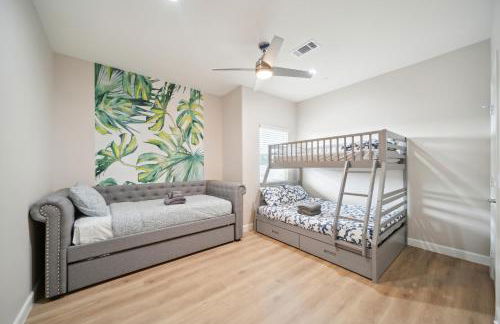 Amazing Value with High Comfort, 14 Guests for 4BR by Disneyland, Beaches, Rodeo 39 & More - Foto 9