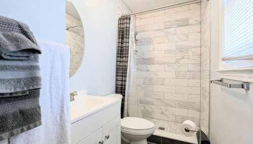 Spacious family friendly home with game room by UNC Charlotte - Foto 5