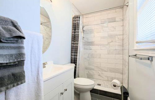 Spacious family friendly home with game room by UNC Charlotte - Foto 5