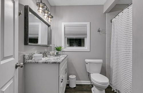 Renovated Lake Cabin with Fire Pit and Kayaks - Photo 31