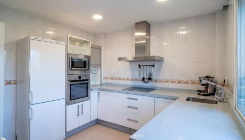 Adosado con vistas al mar desde la piscina con BBQ - Photo 3, stove, toaster