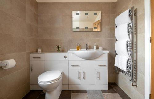 The Country Lodge at Hill House Farm Cheshire - Photo 6