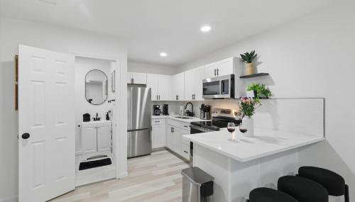 Modern 4BR 2BA Home with Hot Tub-Grill & Huge Yard - Foto 5