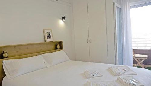 New Skyline Studio & Terrace - Photo 3, towels, wardrobe