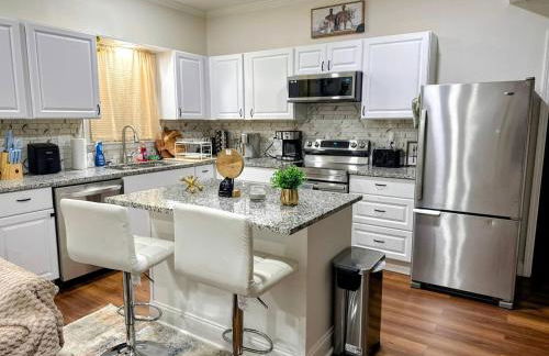 Modern 5BR with Full Kitchen, Game Room, Fenced Yard and BBQ Grill - Foto 41