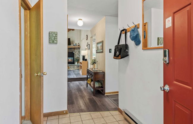 Harmony Ridge by Avantstay Fireplace, Large Deck & Forest Views - Foto 10