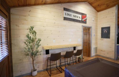 LOVE SHACK - Photo 6