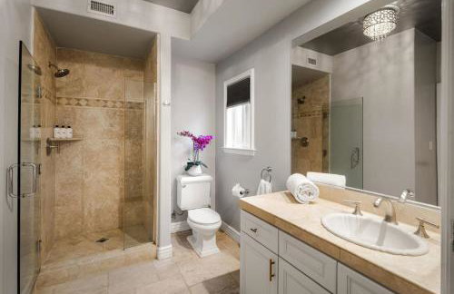 Sherman Oaks Home w Pool, Spa and Outdoor Kitchen - Foto 39