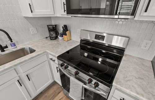 Creekside Stay | Peaceful Cottage | Elkhorn - Foto 33