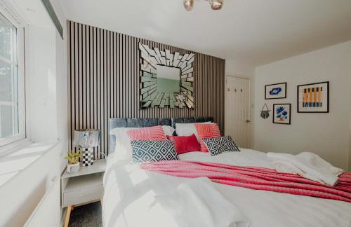 NovaCrest - Stylish 3 Bedroom with Parking - Sleeps 5 - Foto 35