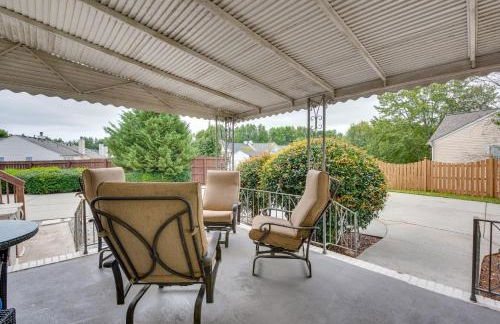 Cozy and Modern Norcross Hideaway with Covered Porches - Foto 3