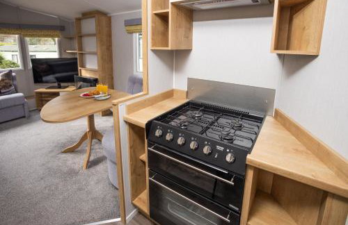 The Lake House - Quiet, Dog Friendly, By the Lake, Free Parking - Photo 11