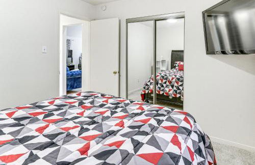 Extended Stay in Sugar Land! Family Home with Yard - Foto 16