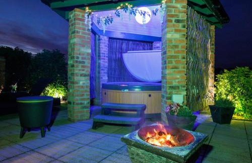 Lincoln Holiday Retreat Cottage with Private Hot Tub - Foto 1