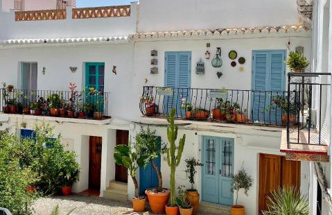 Cosy Andalusian Home with Roof Terrace in Town Centre - Photo 49