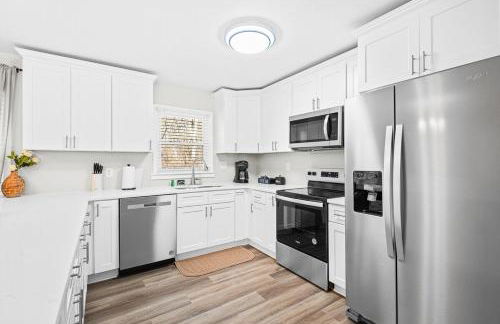 Sleek 3 BR home with self check in Private! - Foto 15