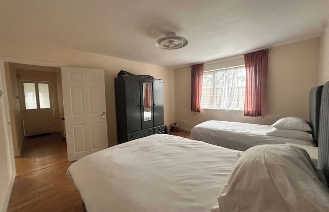 2 Bedroom Apartment-sleeps 6-parking-wifi - Photo 8