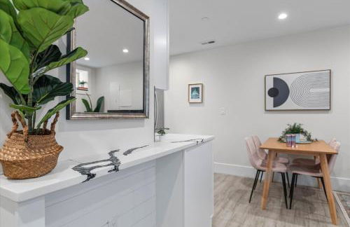 Central 2-BR City Sanctuary - Commuter-Friendly - Foto 7