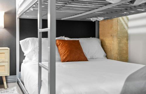 Beautiful Downtown Apartment with Pool, Laundry, Parking - Foto 26