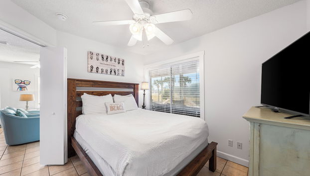 Dog Friendly + Private Pool; 0.1 Miles to the Beach! - Foto 5, Habitación