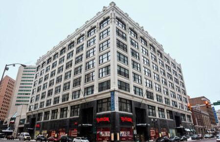 TWO Bold 2BR 2BA Apartments by CozySuites - Foto 25