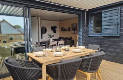 Cottage pour 6 personnes avec piscine couverte et chauffée à 300 m de la mer avec Wi-Fi et climatisé , 3 chambres - Foto 3