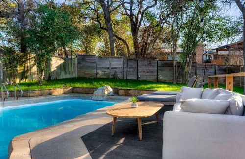 Luxury Zilker Home Pool Hot Tub and 2 Kitchens - Photo 5