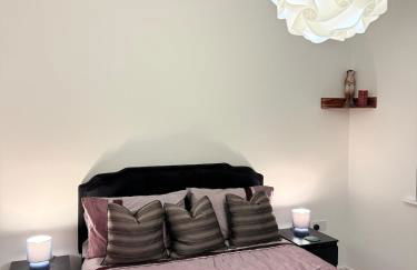 Deluxe 3 Bed new detached with a Super King bed - Photo 8