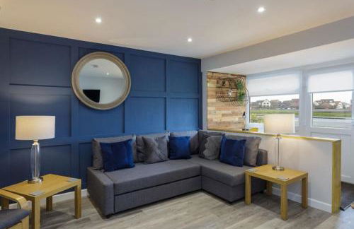 Castle View - 2 Bed Stylish Coastal Port Solent Retreat with Views! Parking, Sleeps 6 - LONG TERM STAY WINTER SPECIAL OFFER- By Blue Puffin Stays - Photo 11