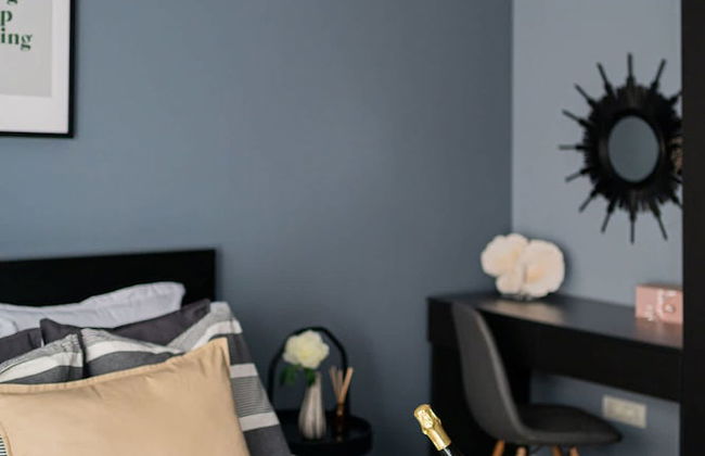 Chic Black White 2BR Retreat on Dambovitei - Foto 13