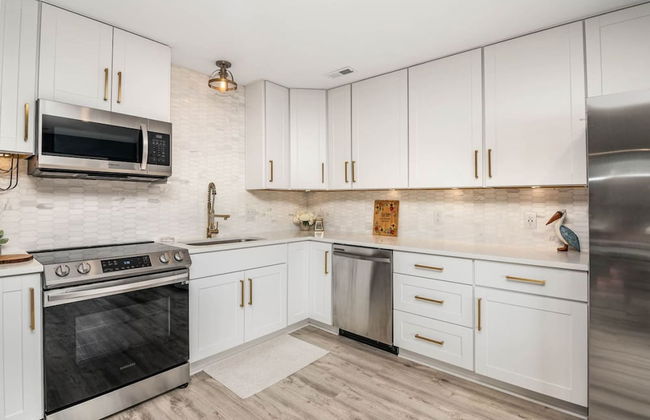 The Graceful Pelican Lakeview w Kayaks and Trail - Foto 13