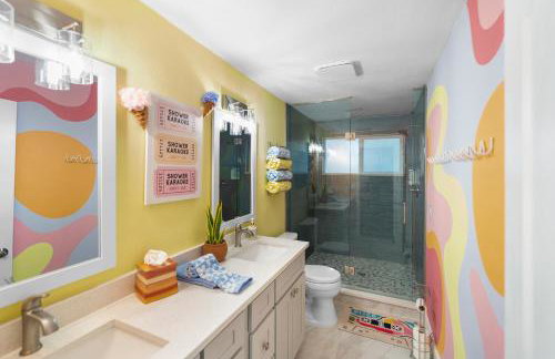 Pink Pony Villa - Waterfront Escape with Pool & Themed Rooms - Foto 21