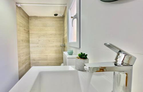 Tropical Garden Home - Cozy Ground Floor Stay - Foto 7