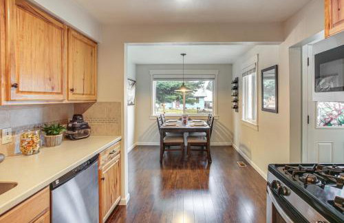 3 Mi to Coeur dAlene Lake! Cozy Mtn-Town Getaway - Foto 8