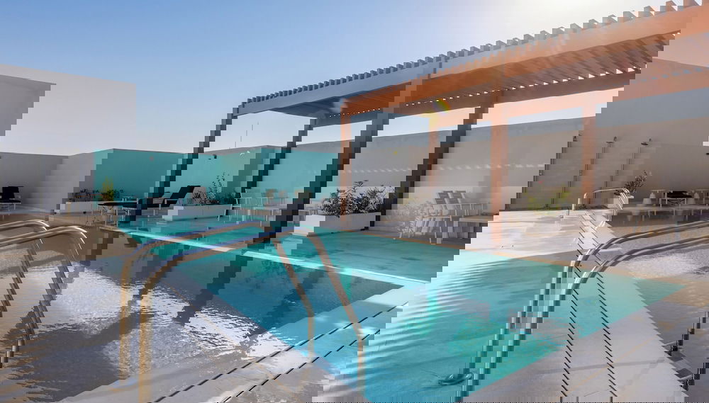 Waves - Urban Chic 1BR Apt With Maid - Foto 1, Imagen principal