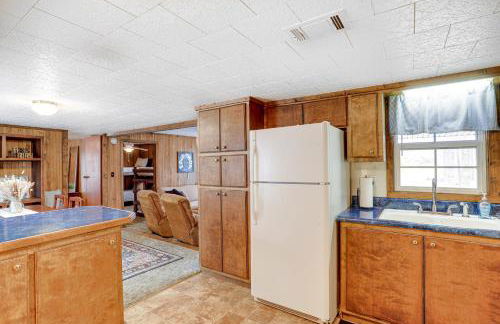 Heber Springs Cabin with Deck 3 Mi to Sugarloaf Mtn - Foto 7