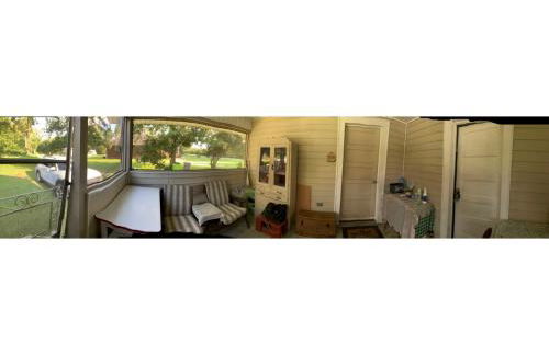 Getaway Country Cottage -Entire House w/ Fireplace - Foto 26