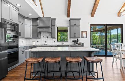 Blue Heron & Gray Fox by Avantstay 2 Lakefront Homes, Sleeps 44 Pool, Dock, Theater - Foto 28