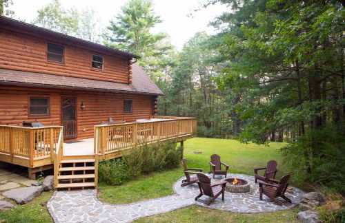 Poconos True Log Cabin with Sauna, Movie Theather, Hot Tub & Fire Pit! - Photo 38