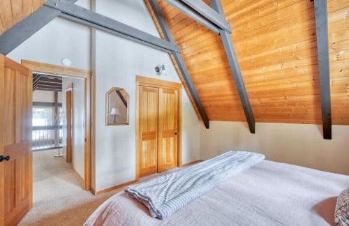 Spring Home 6 - Cozy 4BR Cabin in Black Butte Ranch w Fireplace - Foto 29