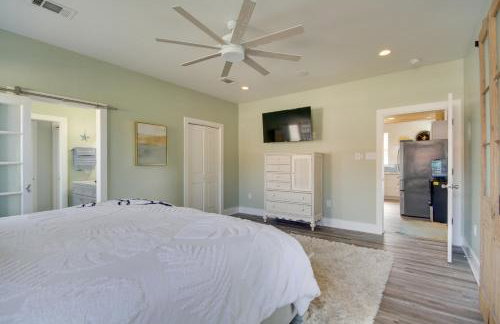 Sunny Waveland Home Rental with Pool Walk to Beach! - Foto 11