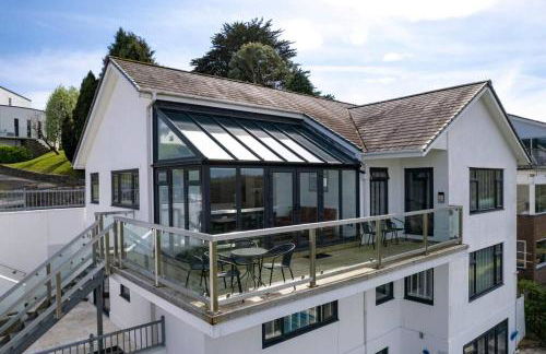 Stunning Property Seaviews, Private Pool & Parking - Photo 36